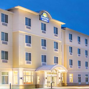 Days Inn & Suites By Wyndham Kearney Ne